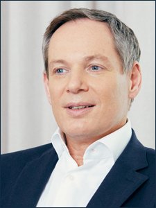 Dr. Robert Löw