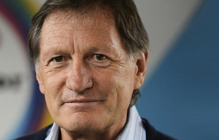 Franz Klammer
Olympiasieger, Skilegende, Gründer der Franz Klammer Foundation
Erfolg bedeutet für mich Disziplin, Risikobereitschaft, Durchhaltevermögen und keine Angst vor Niederlagen zu haben. Man darf negative Konsequenzen nicht scheuen.