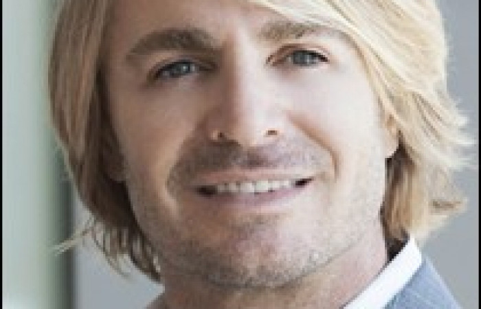 Leo Hillinger
Önologe, Inhaber Weingut Leo Hillinger
Kopien werden meistens schlechter als das Original, und es ist eigentlich überhaupt nicht möglich, etwas so Komplexes wie einen Betrieb zu kopieren.